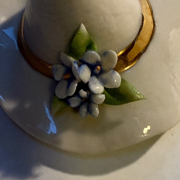 Vintage Queen Capodimonte Made in Italy Elegant Cream Porcelain Hat with Flowers - Picture 3 of 10